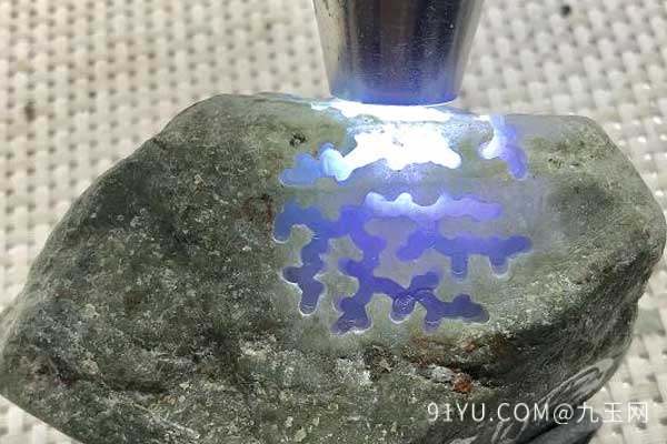 鸡油黄翡翠原石怎么选