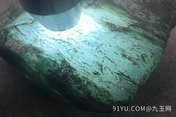 加工的翡翠原石怎么鉴别