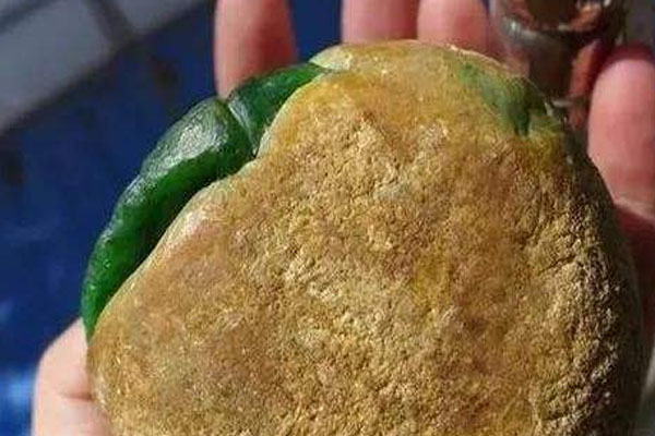 翡翠原石从哪里来的