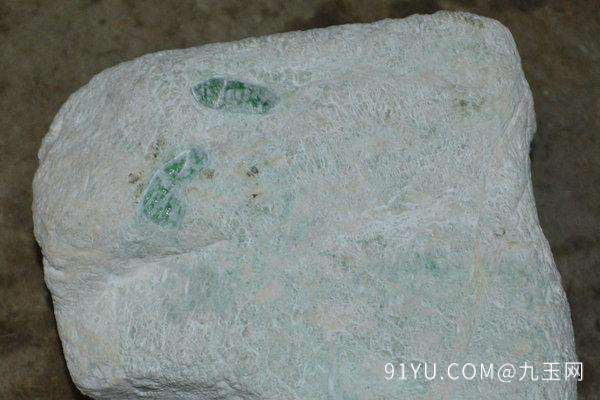 白盐沙翡翠原石特点