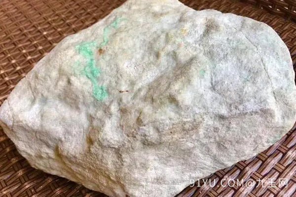 怎么鉴定一块石头是翡翠原石