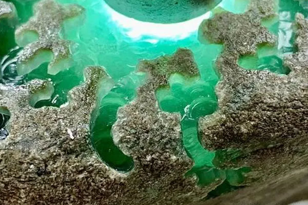 如何挑选好看的翡翠原石