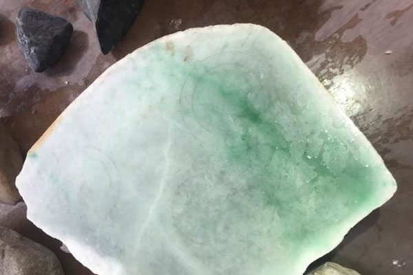 翡翠原石怎样切涨