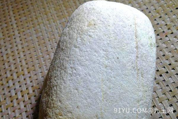 白盐沙翡翠原石特点