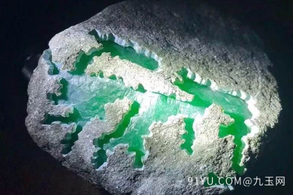 各翡翠原石的特点