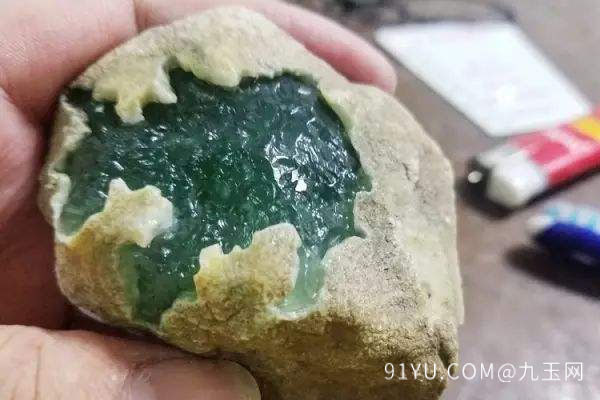假翡翠原石如何鉴别方法
