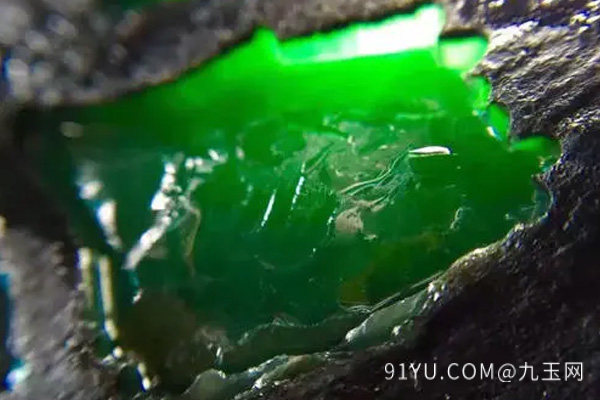 大马坎的翡翠原石怎么看