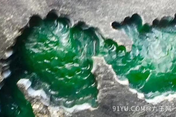 满色翡翠原石2.jpg