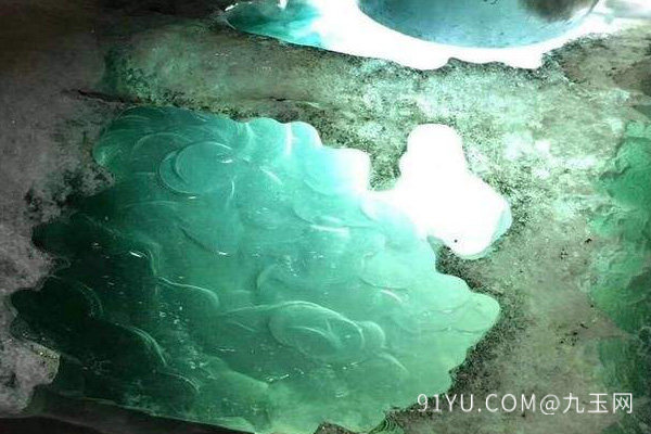 开窗翡翠原石如何判断种水