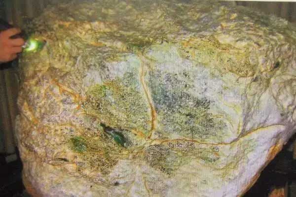 缅甸翡翠原石哪个场口好？翡翠原石场口特征