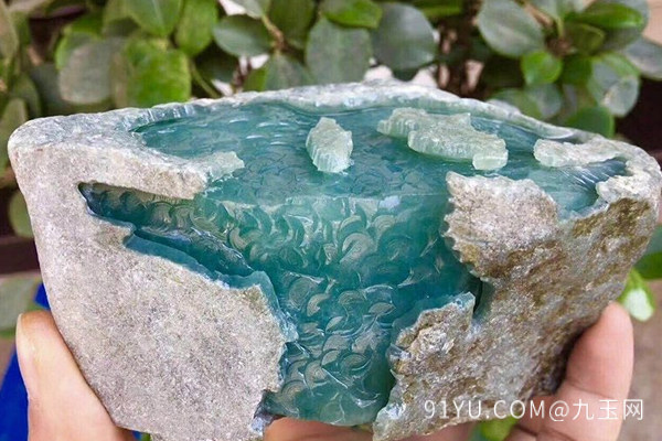 开窗翡翠原石如何判断种水