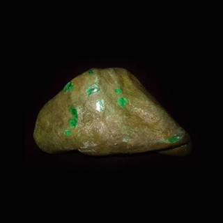 翡翠原石中的色是怎样形成的