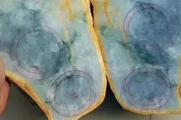 缅甸木那翡翠切开1.jpg