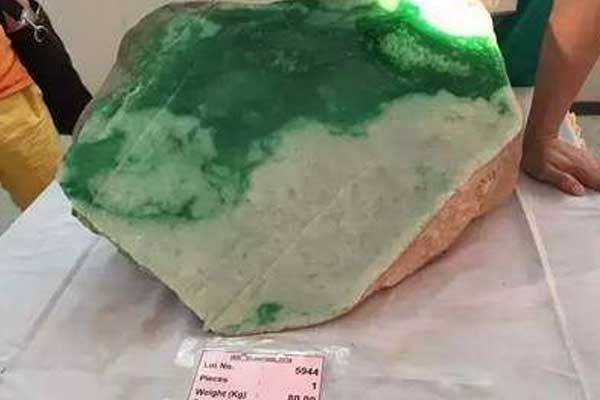 一般买翡翠原石在哪买