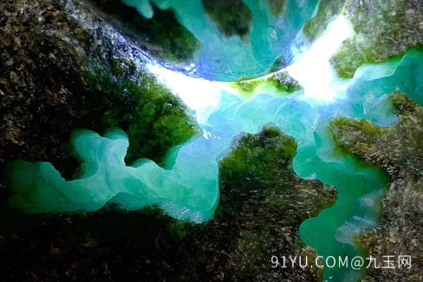 大马坎的翡翠原石有什么特点