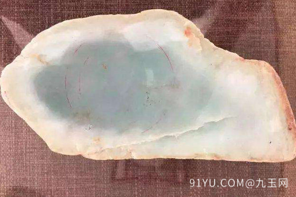 鹅卵石与翡翠原石如何区别