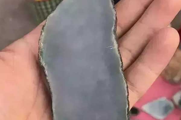 翡翠原石怎样手工锉刀去皮