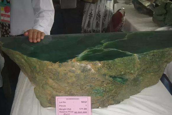 九江哪有切翡翠原石的地方 翡翠原石是用什么切的？