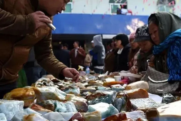 昆明翡翠原石赌石市场在哪里 昆明翡翠市场的地址