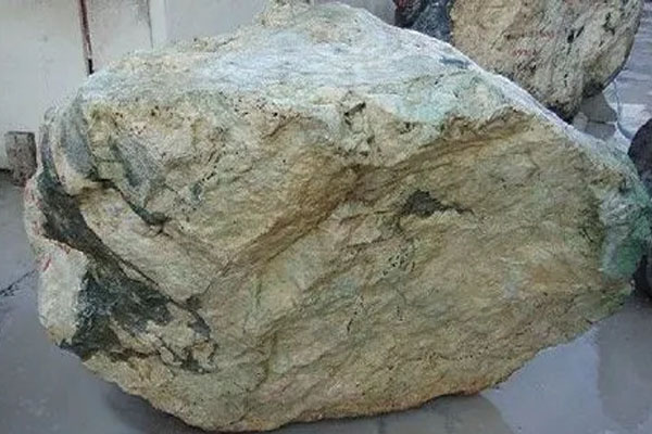 翡翠原石与成品哪个升值空间大 哪个更好