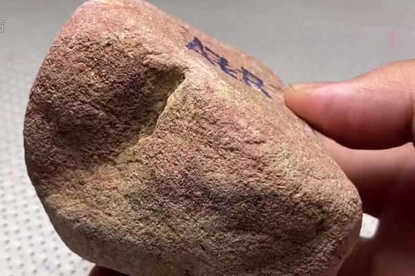 南齐蜡壳皮翡翠原石特点 南齐蜡皮翡翠原石详解
