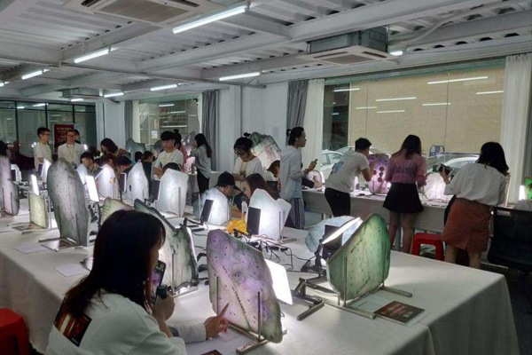 瑞丽翡翠原石直播基地在哪里 直播间买翡翠原石要注意什么