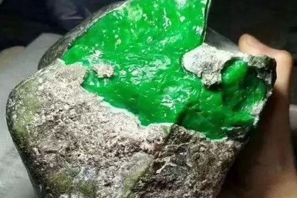 200克翡翠原石价格 多少钱一克翡翠原石