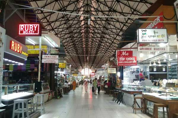 缅甸的翡翠原石市场在哪里 缅甸买翡翠原石去哪？