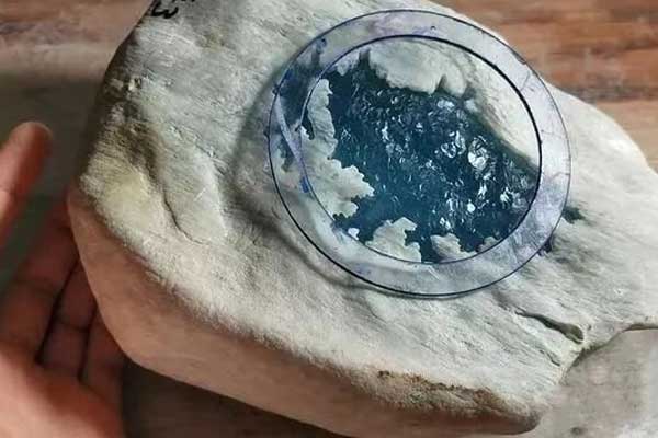 苏州哪里有切翡翠原石的地方 苏州翡翠原石去哪切割