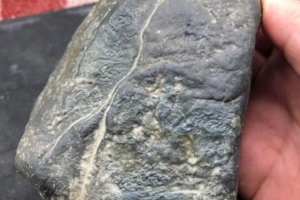 危地马拉翡翠原石有什么特点 冰种翡翠原石价格多少
