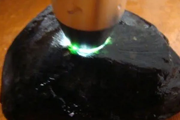 翡翠原石莫湾基有哪些皮色 莫湾基的皮壳什么样子