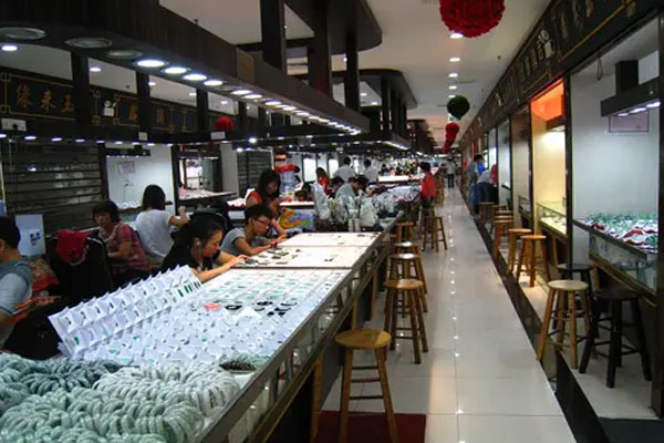 哪里可以雕刻翡翠原石 雕刻翡翠原石去哪里好？