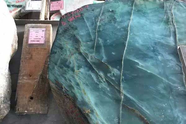 黑龙江绿翡翠原石价格 翡翠原石多少钱一斤