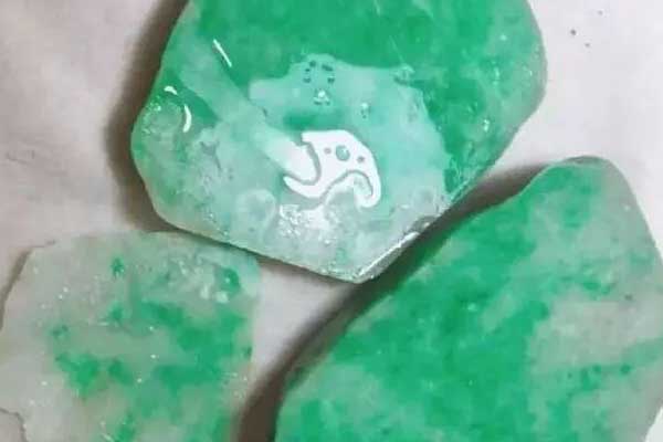 如何识别翡翠原石种水 翡翠原石种水分类