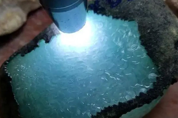 莫西沙原石特点翡翠 莫西沙出什么样的翡翠原石最多