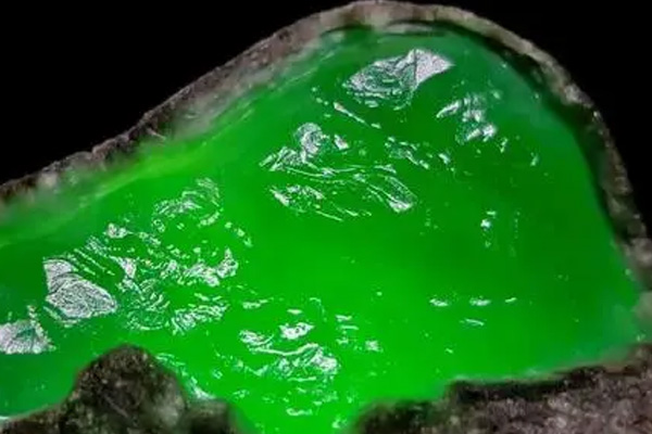 油青种翡翠原石价格多少 翡翠原石要怎么去分析