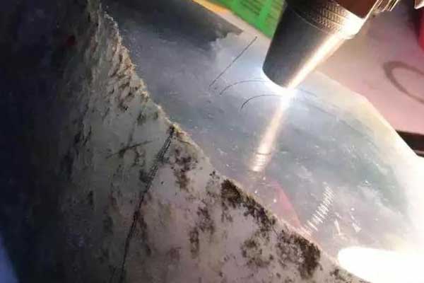 昆明翡翠原石加工价格行情 怎么判断翡翠原石加工费