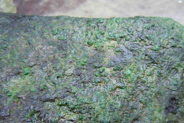 山西翡翠原石特点 翡翠原石主要有什么特征