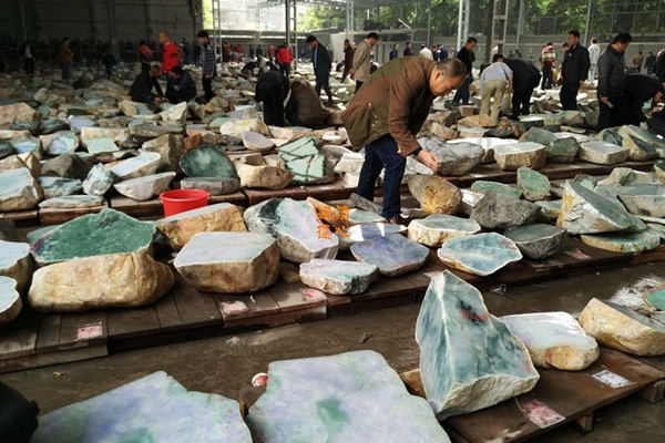 昆明哪里有翡翠原石市场 回收翡翠原石为什么这么难
