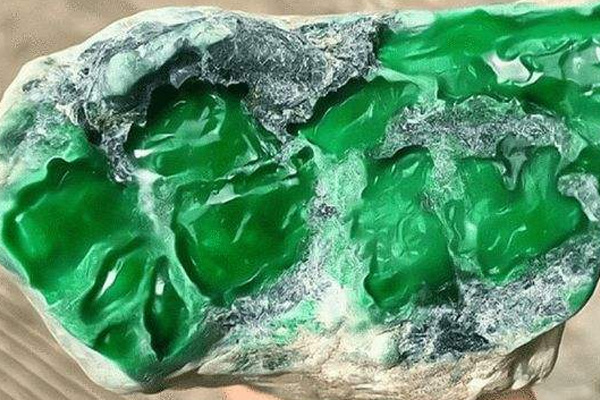 翡翠原石是不是哪里都用 翡翠原石常见的玩法有哪些