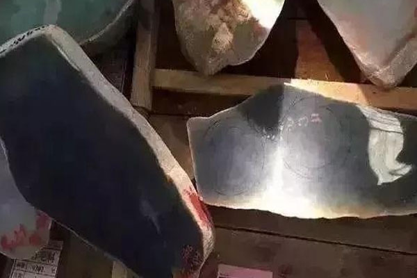 翡翠原石切片怎么样 翡翠原石是如何切片的？