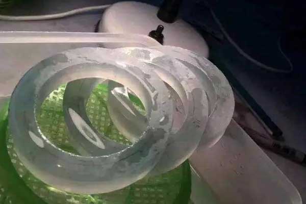怎样鉴定冰种翡翠原石 鉴定冰种翡翠原石有什么简单方法吗？