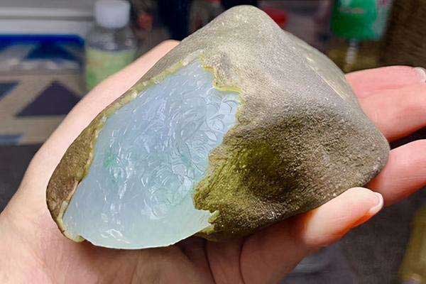 翡翠原石木那梅皮料怎么挑 木那杨梅皮详解