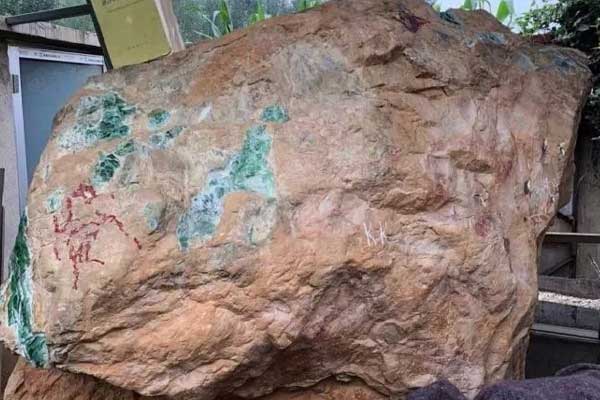 重庆哪里可以挖到翡翠原石 翡翠原石去哪可以挖到？