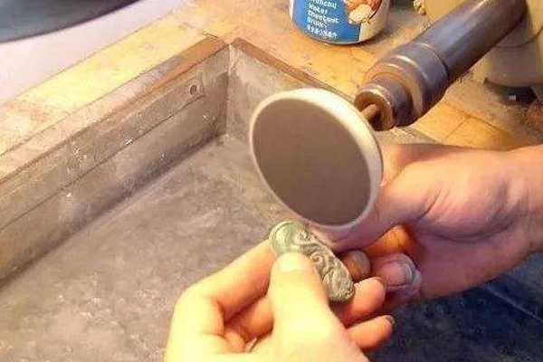翡翠原石毛料拿去哪里雕刻 翡翠原石有哪些雕刻的技法