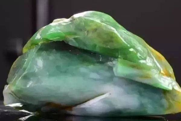 翡翠原石价格最低多少 翡翠原石一般多少钱 