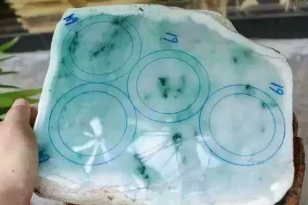 怎样把手里的翡翠原石出手 翡翠原石回收去哪？