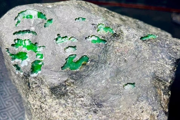 翡翠原石如何看皮壳 看翡翠原石皮壳方法