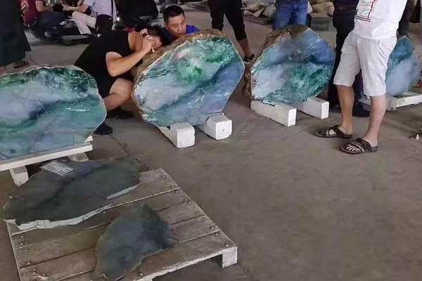 翡翠原石国内哪里可以买到 中国翡翠原石六大批发市场