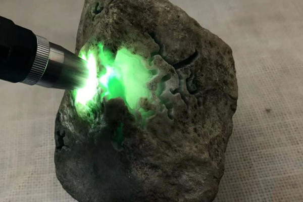 翡翠原石哪个坑口的裂少 翡翠原石哪个坑口的裂多